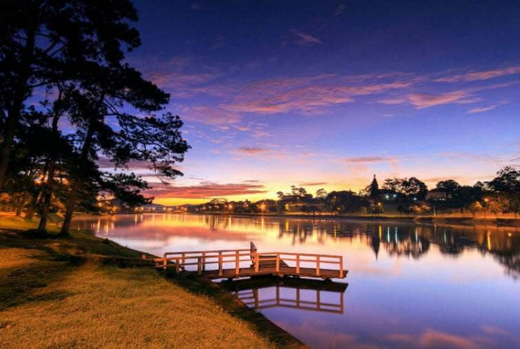Tasik Xuan Huong (Lake of Sight)_V